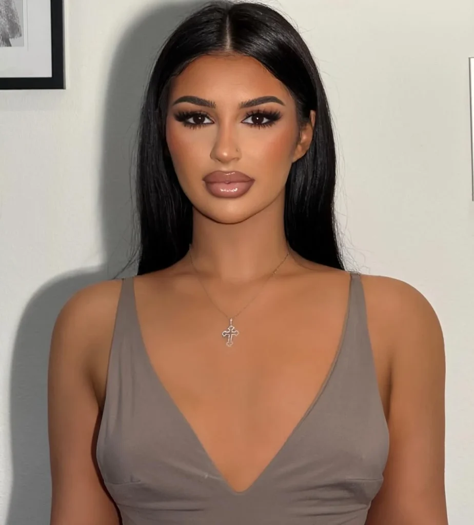 Woman with a natural, even spray tan by Bronzed By Sabrina in Sydney